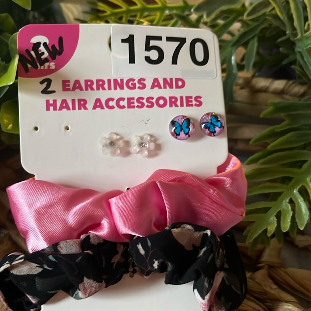 New Hair scrunchies and earrings